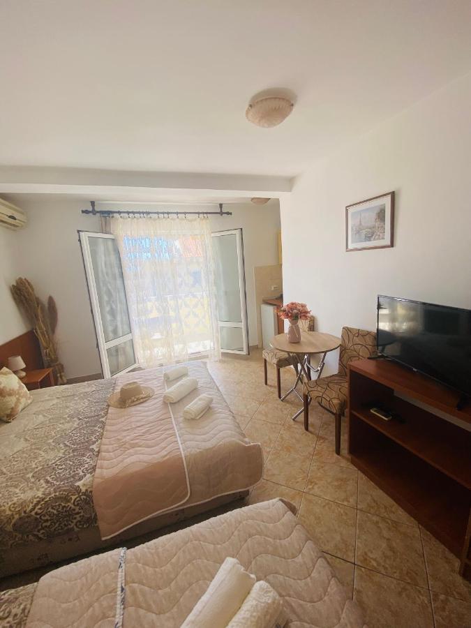 Miomir Perazic Apartments Petrovac Exterior foto