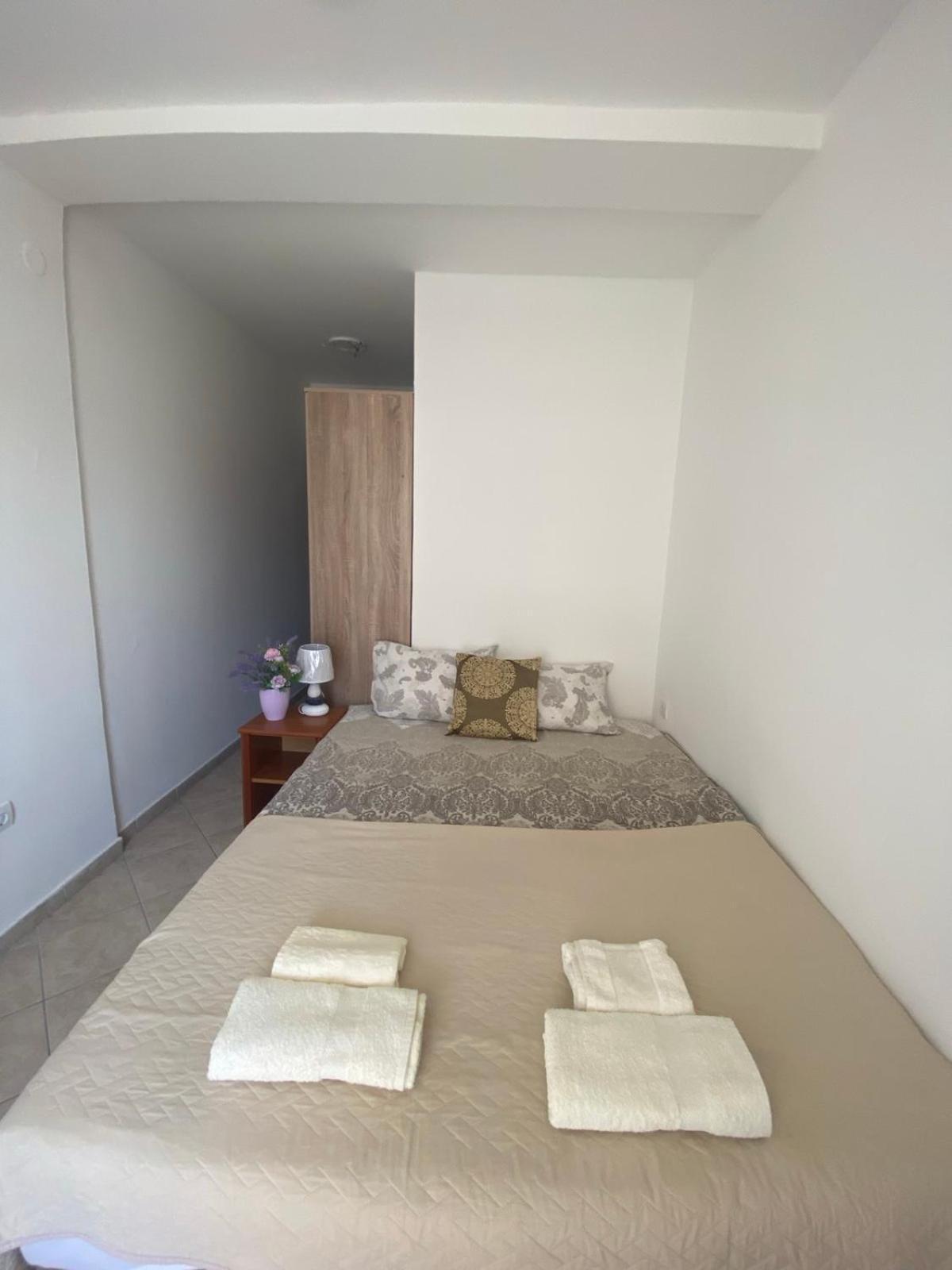 Miomir Perazic Apartments Petrovac Exterior foto